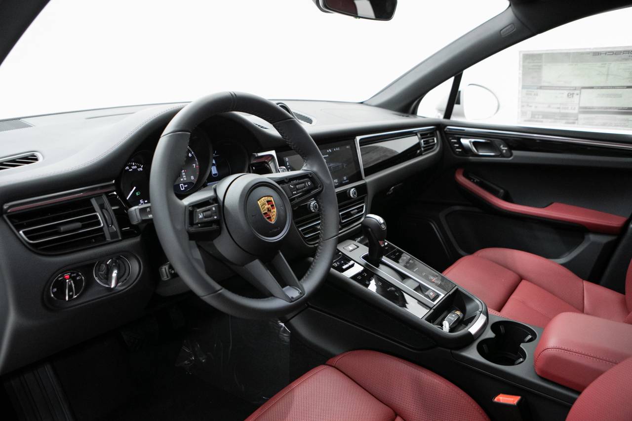 Thumbnail: 2026 Porsche Macan - 4