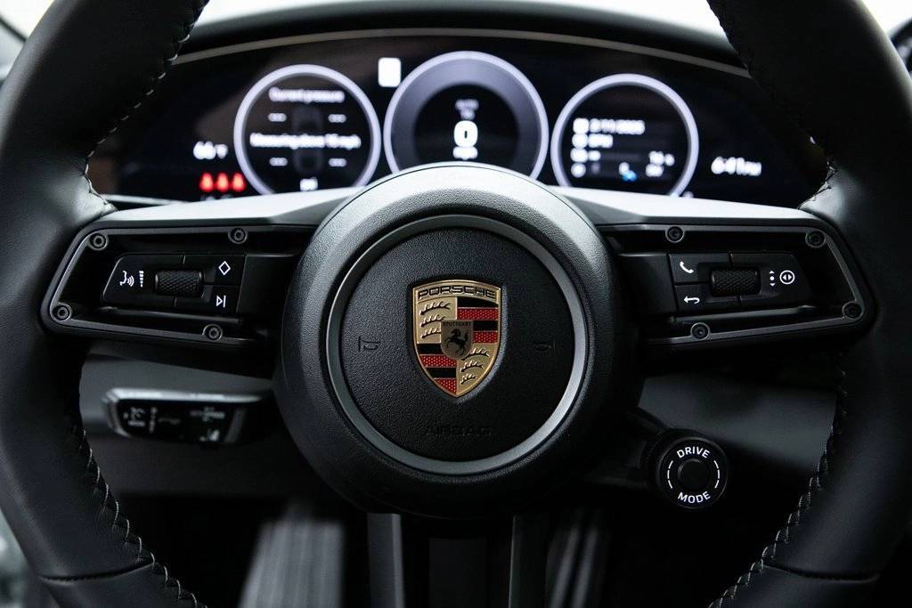 Thumbnail: 2025 Porsche Taycan - 14