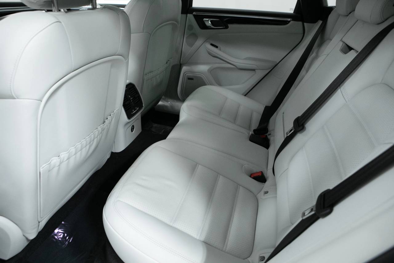 Thumbnail: 2026 Porsche Macan - 35