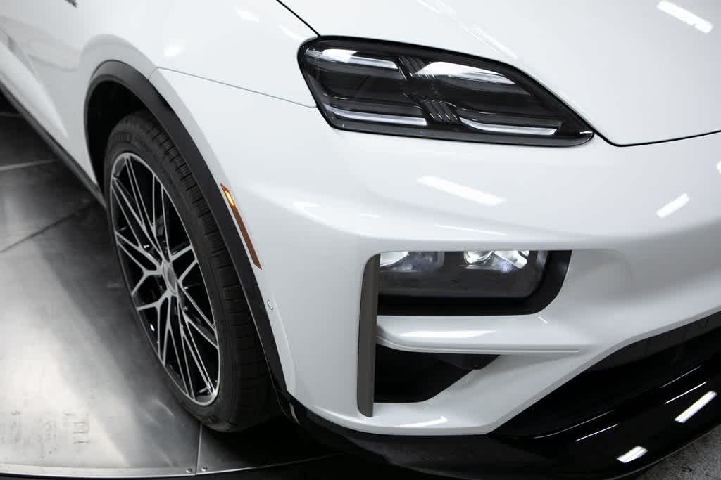 Thumbnail: 2025 Porsche Macan - 12