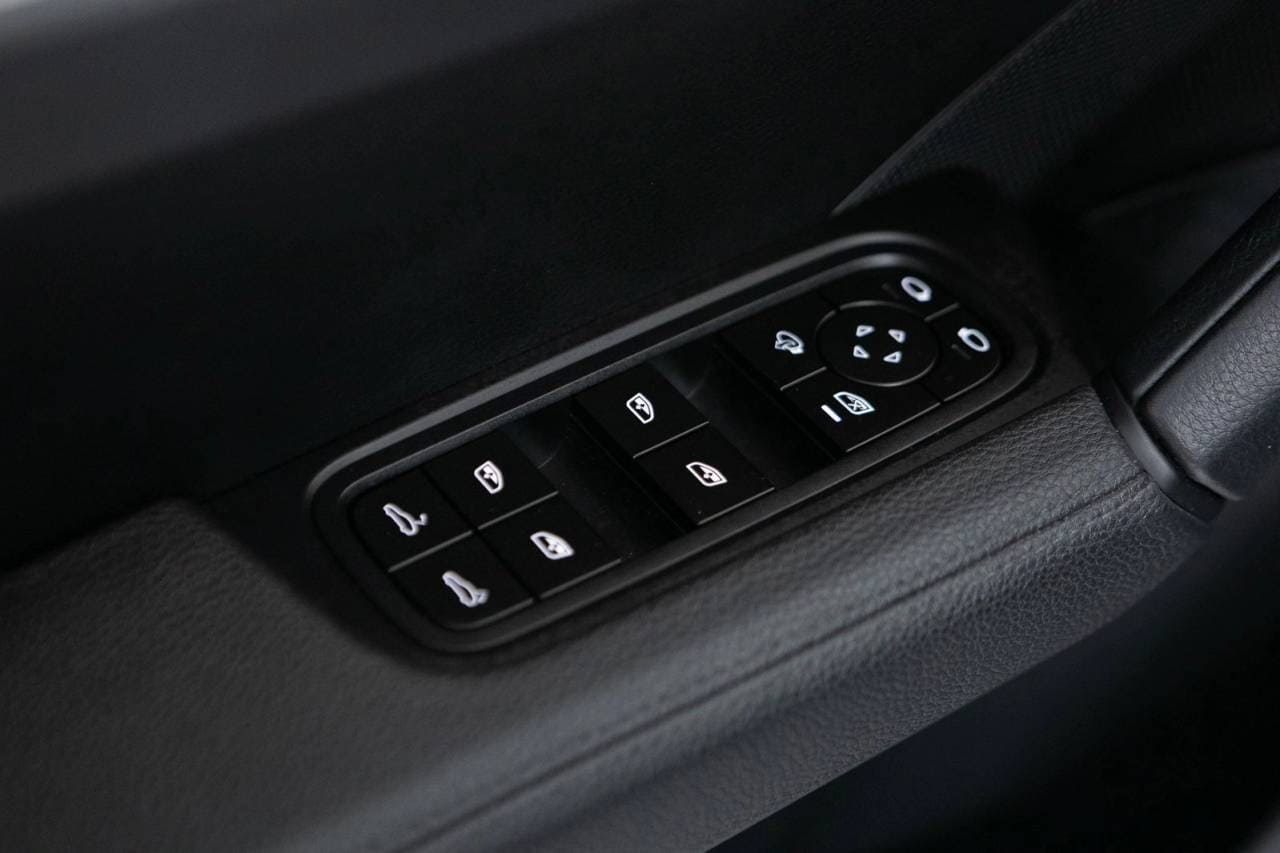 Thumbnail: 2026 Porsche Cayenne - 25