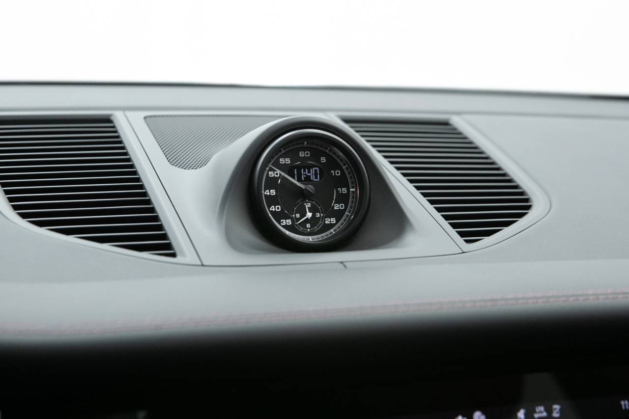 Thumbnail: 2026 Porsche Macan - 30