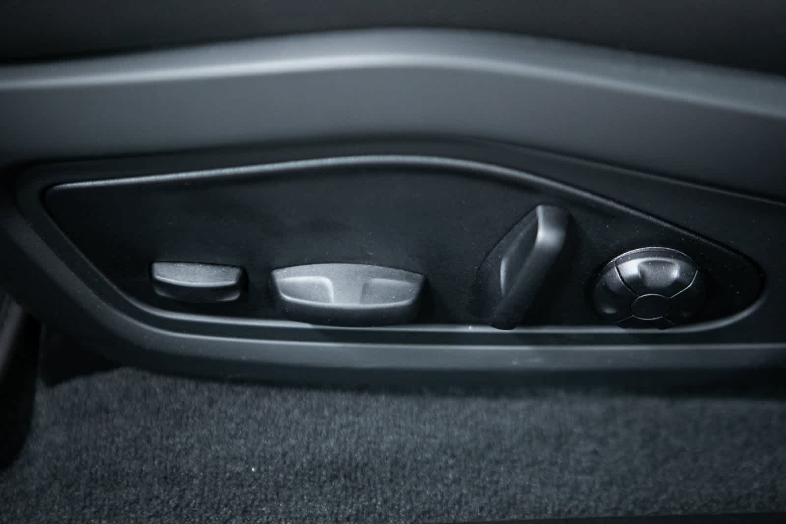 Thumbnail: 2024 Porsche Taycan - 17