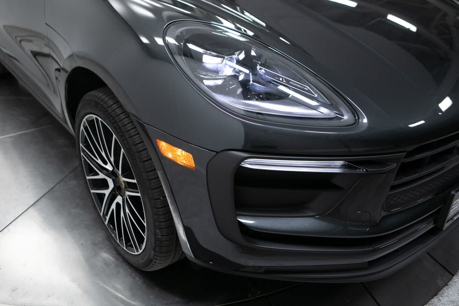 Thumbnail: 2026 Porsche Macan - 12