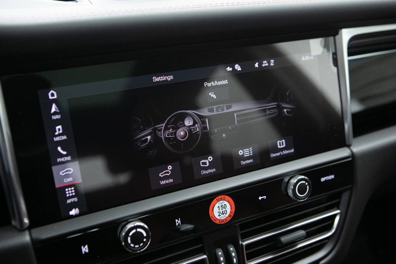 Thumbnail: 2026 Porsche Macan - 21