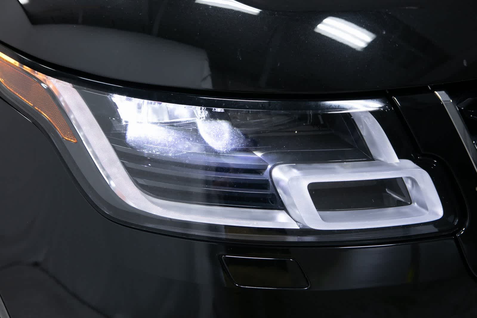 Thumbnail: 2021 Land Rover Range Rover - 31