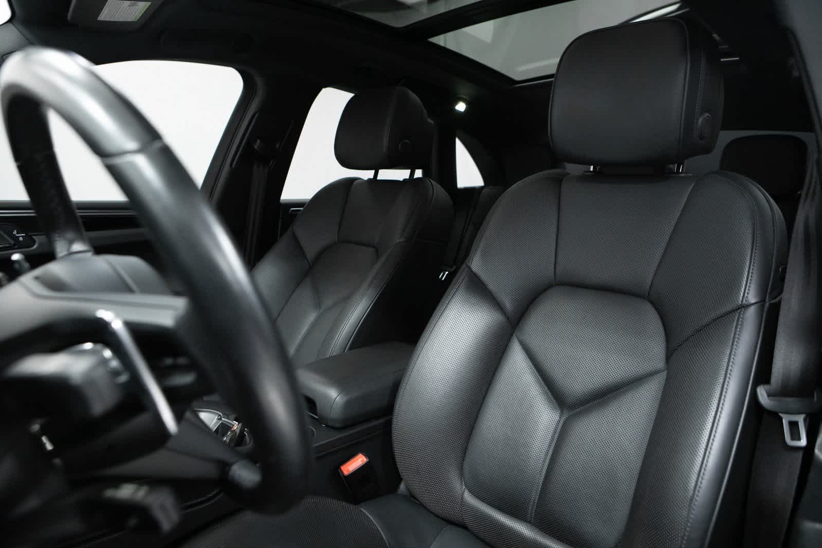 Thumbnail: 2023 Porsche Macan - 5