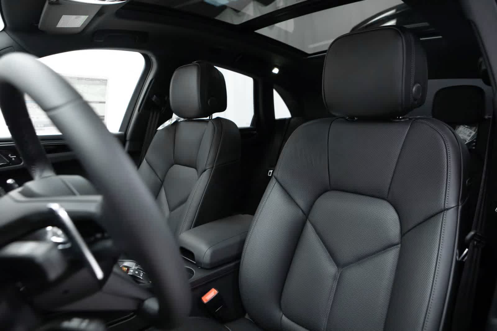 Thumbnail: 2026 Porsche Macan - 5