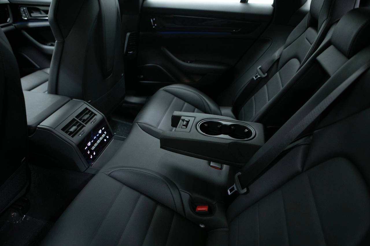 Thumbnail: 2025 Porsche Panamera - 36