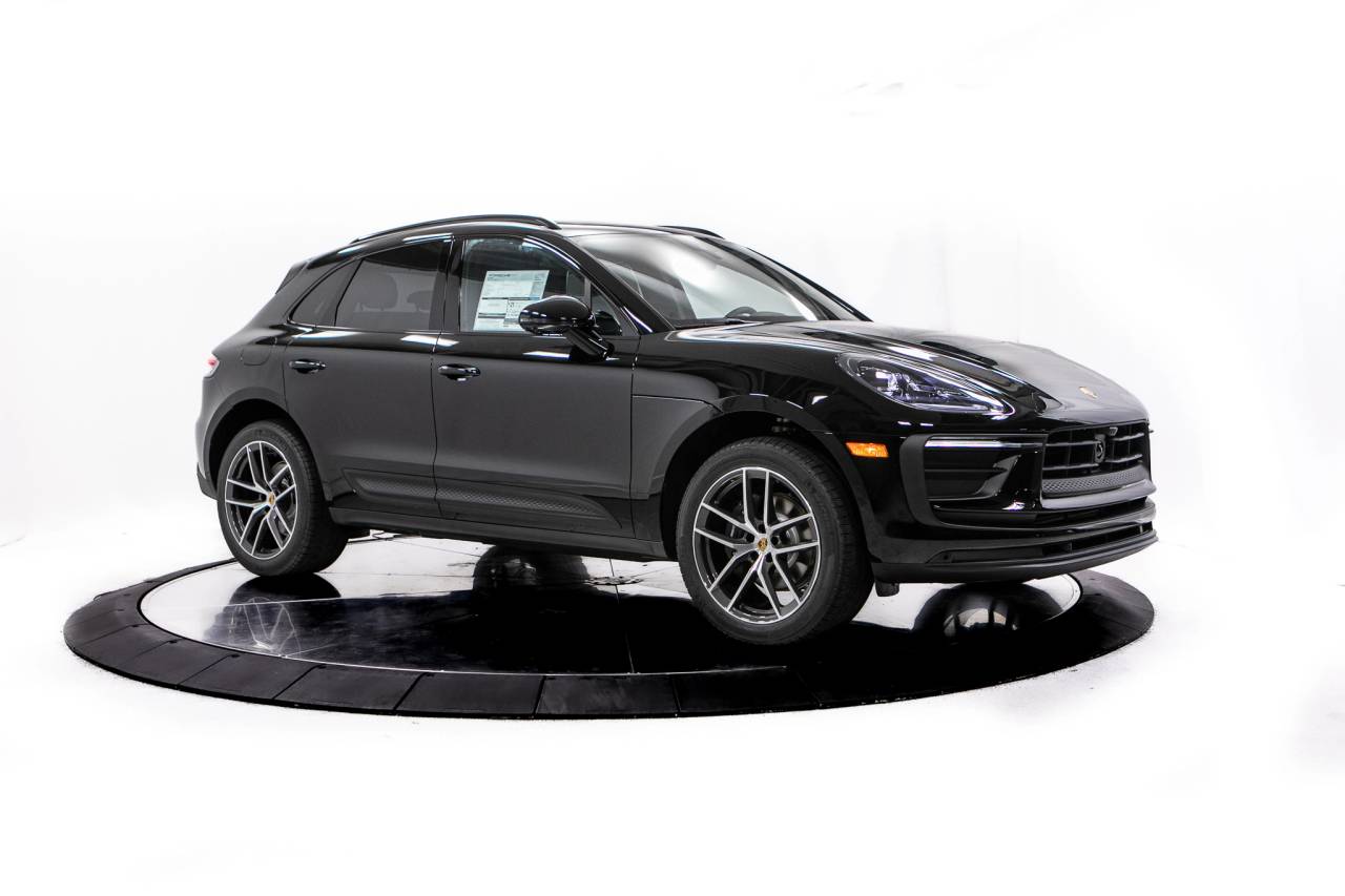 Thumbnail: 2026 Porsche Macan - 9