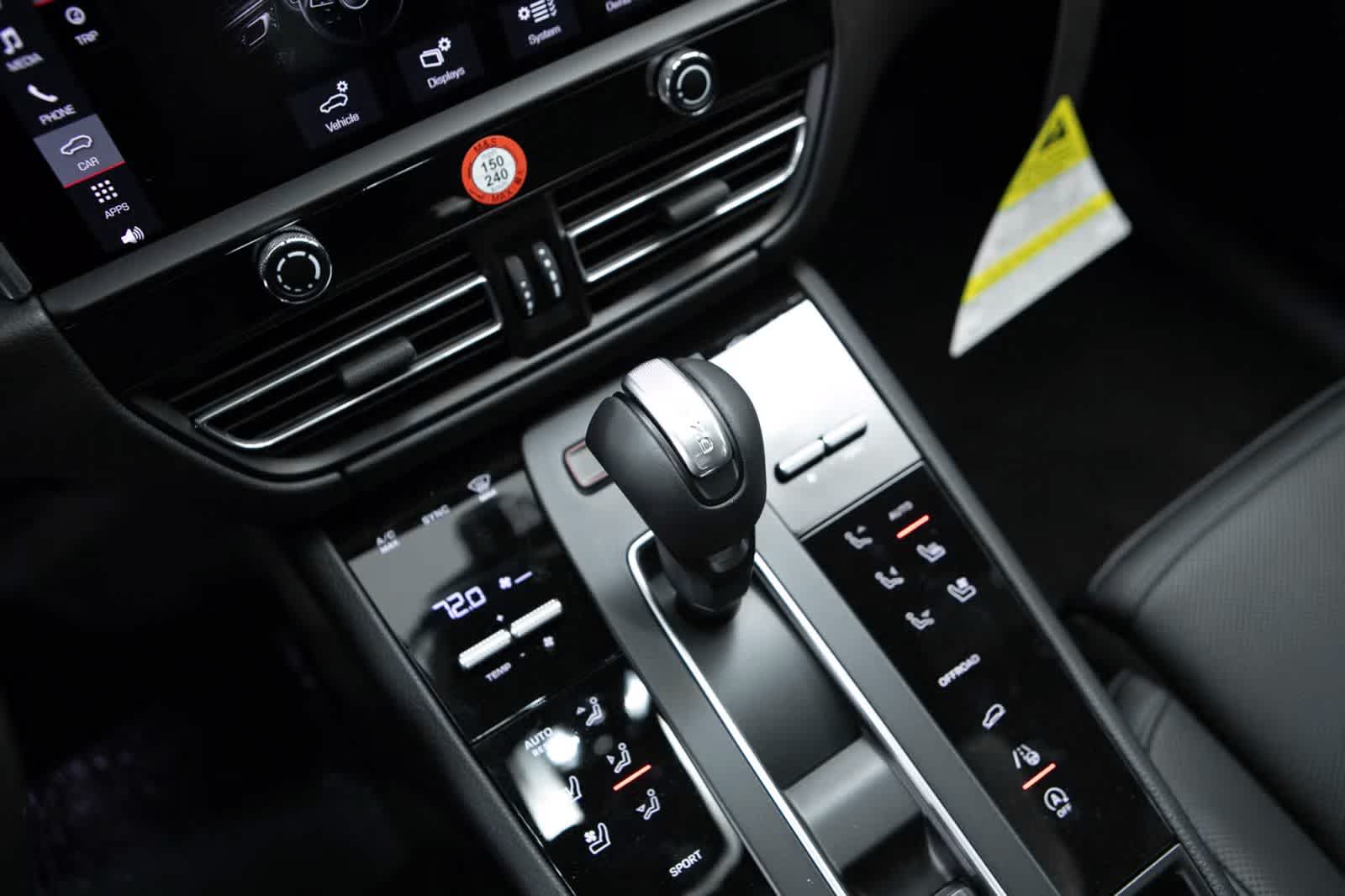 Thumbnail: 2026 Porsche Macan - 29