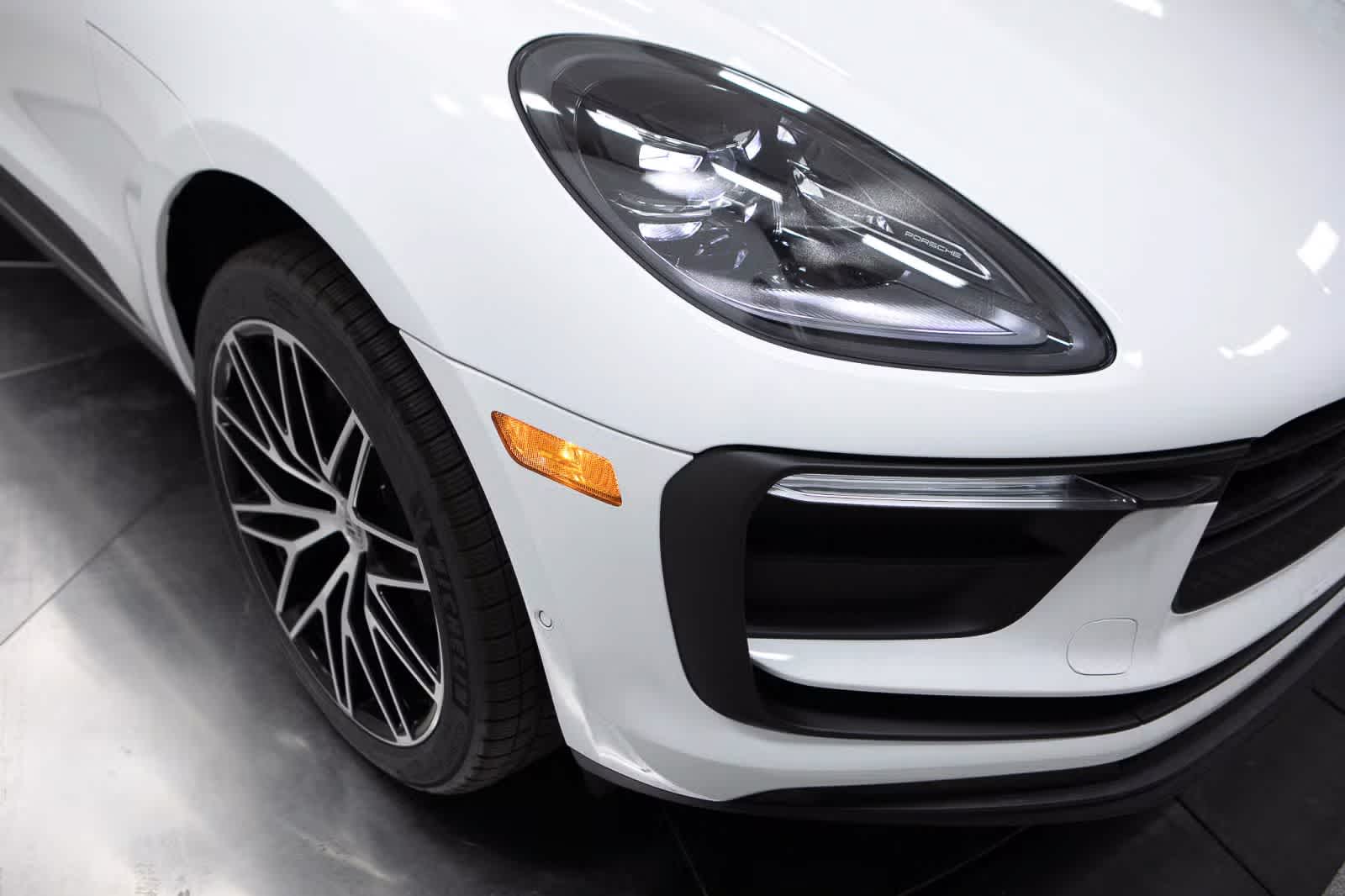 Thumbnail: 2025 Porsche Macan - 12