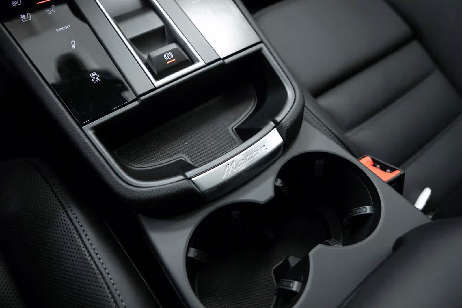 Thumbnail: 2025 Porsche Macan - 26