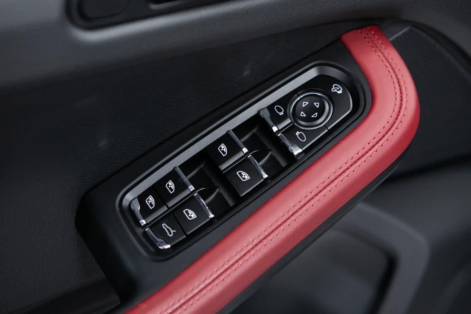 Thumbnail: 2024 Porsche Macan - 18