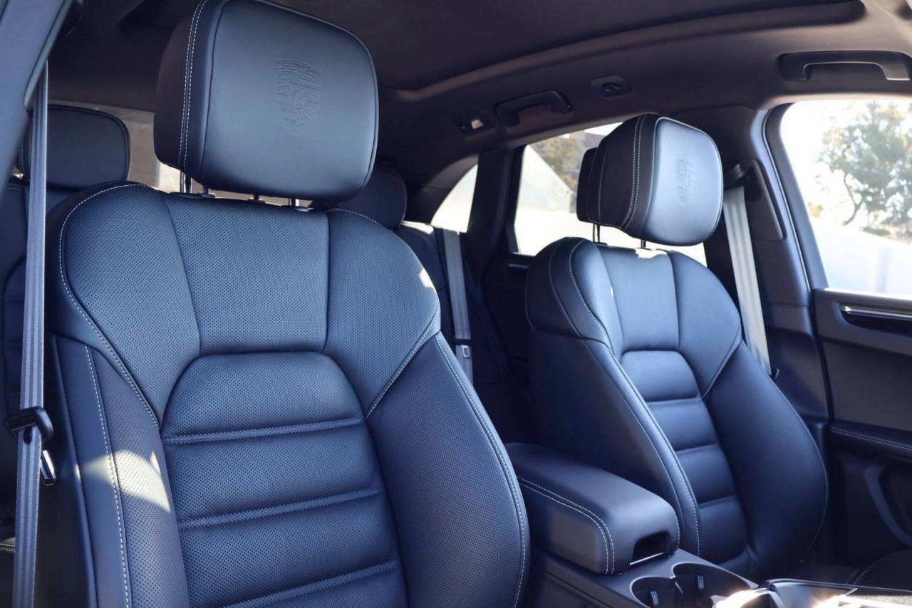 Thumbnail: 2026 Porsche Macan - 24