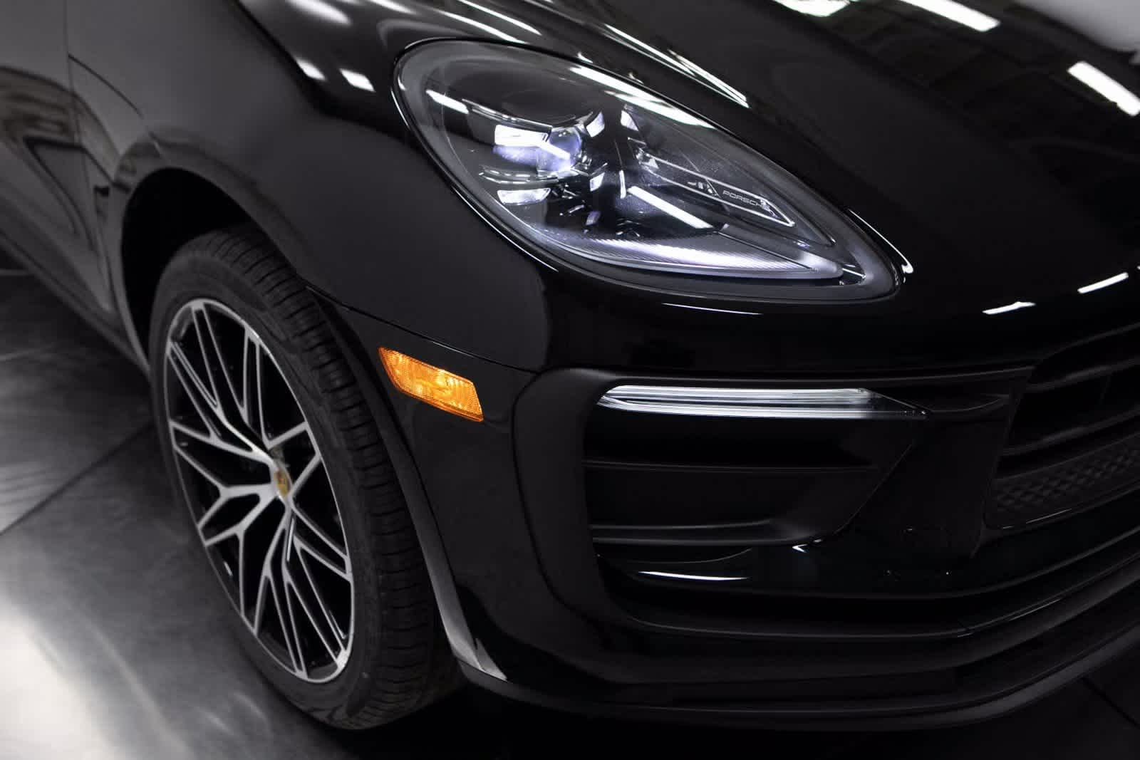 Thumbnail: 2025 Porsche Macan - 12
