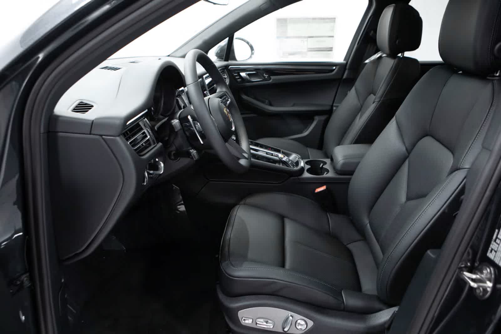 Thumbnail: 2026 Porsche Macan - 22