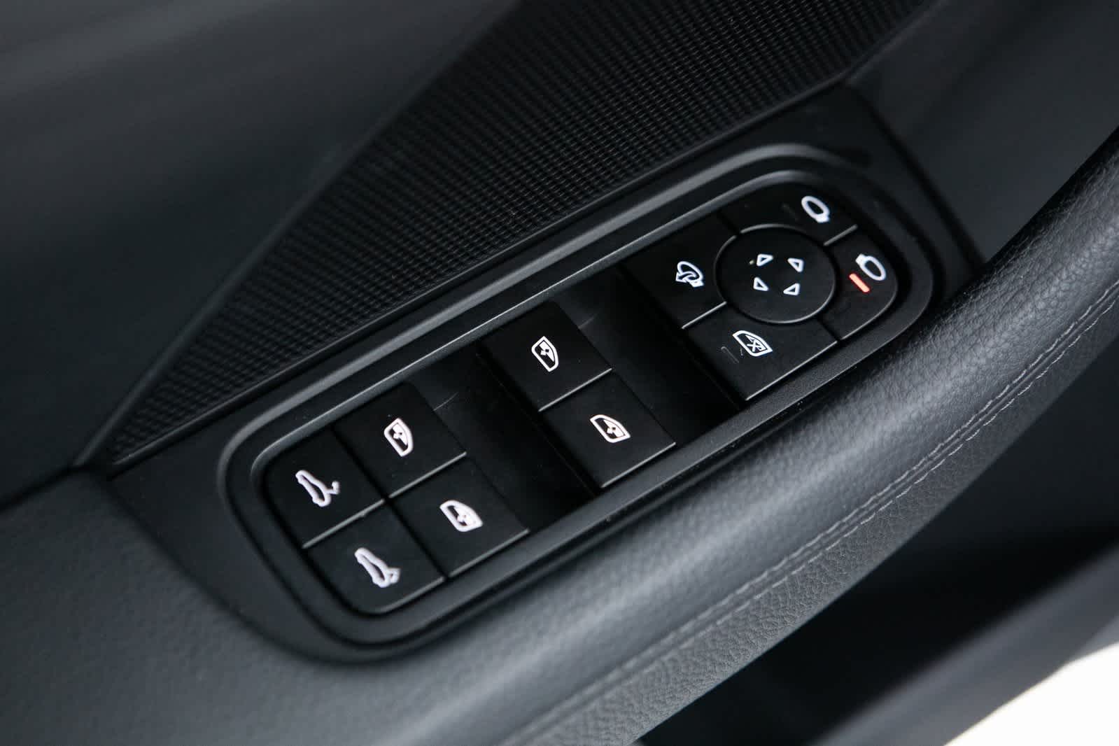 Thumbnail: 2023 Porsche Panamera - 18