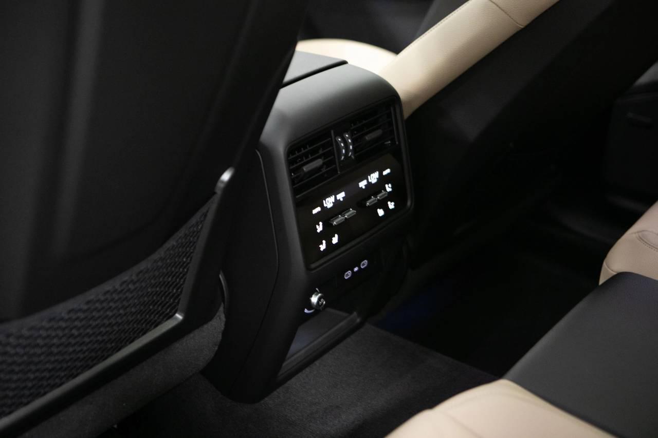 Thumbnail: 2026 Porsche Cayenne - 36