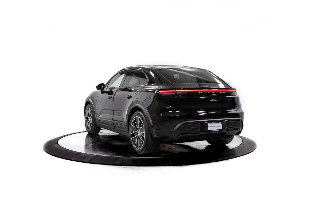 Thumbnail: 2026 Porsche Macan - 3