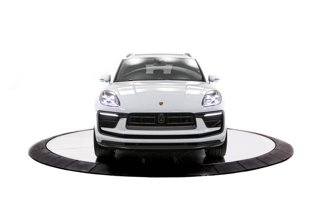 Thumbnail: 2026 Porsche Macan - 10