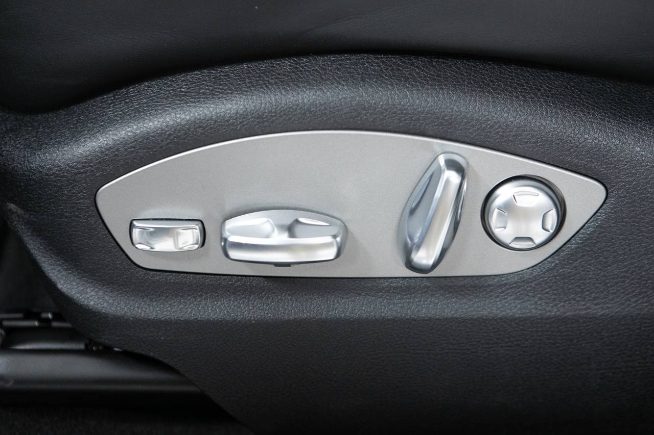 Thumbnail: 2026 Porsche Macan - 24