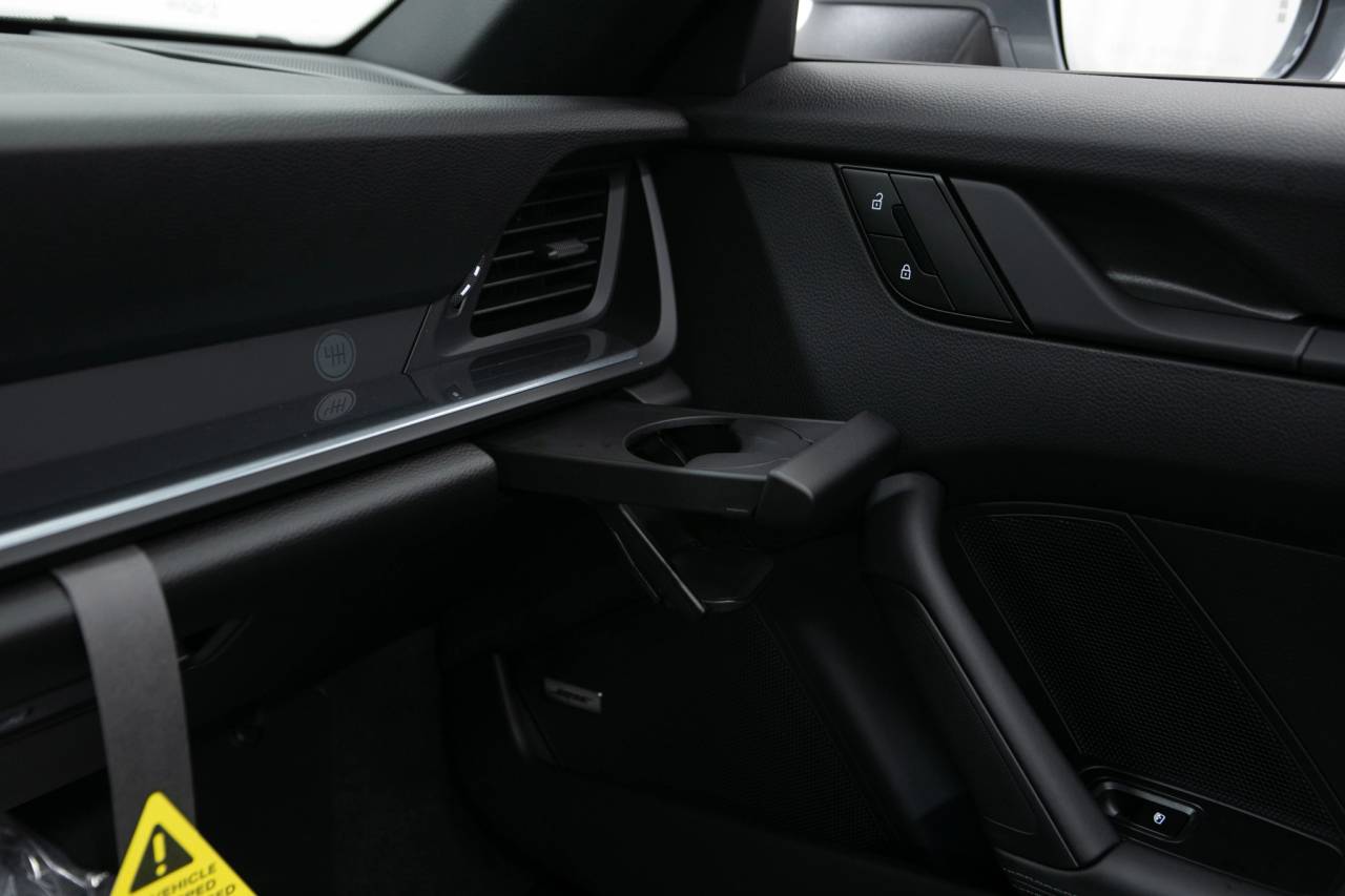 Thumbnail: 2026 Porsche 911 - 33