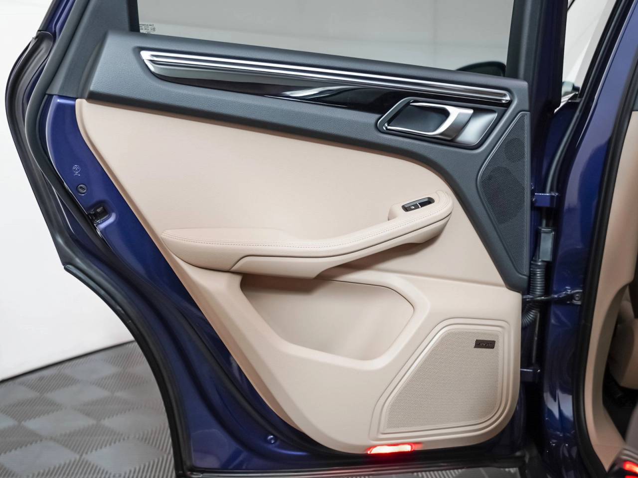 Thumbnail: 2025 Porsche Macan - 26