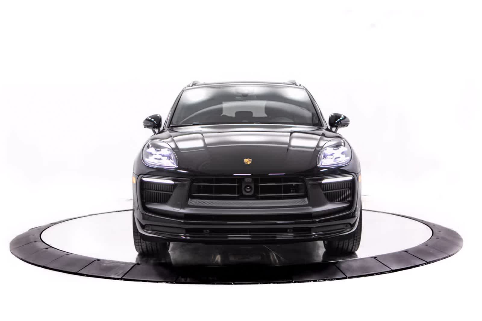 Thumbnail: 2026 Porsche Macan - 10