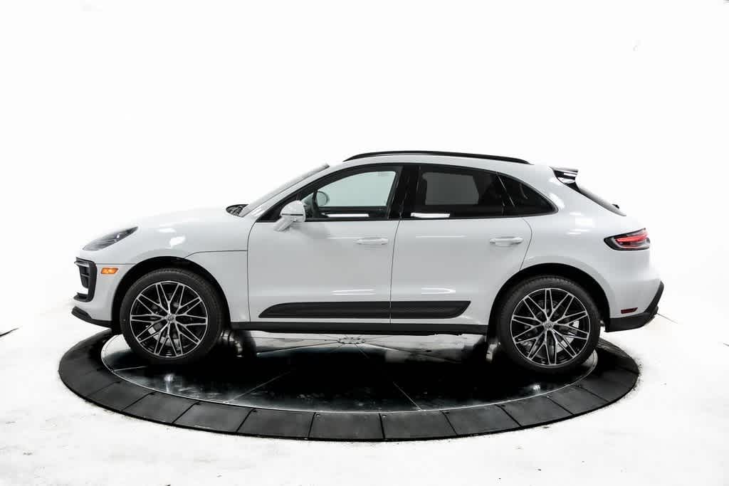 Thumbnail: 2025 Porsche Macan - 2
