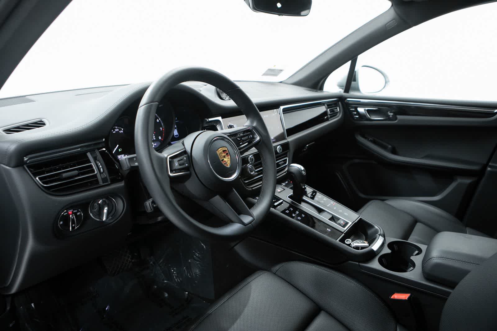 Thumbnail: 2026 Porsche Macan - 4