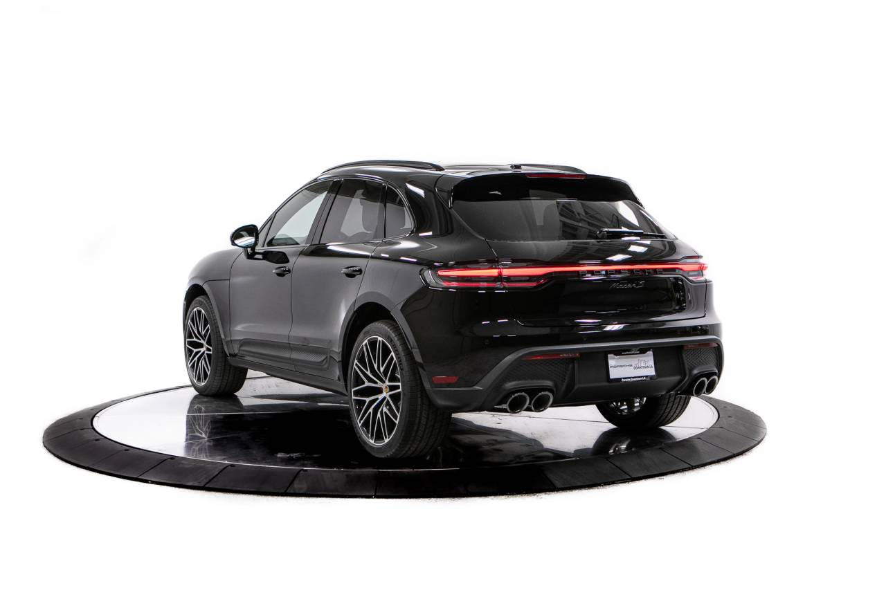 Thumbnail: 2026 Porsche Macan - 3
