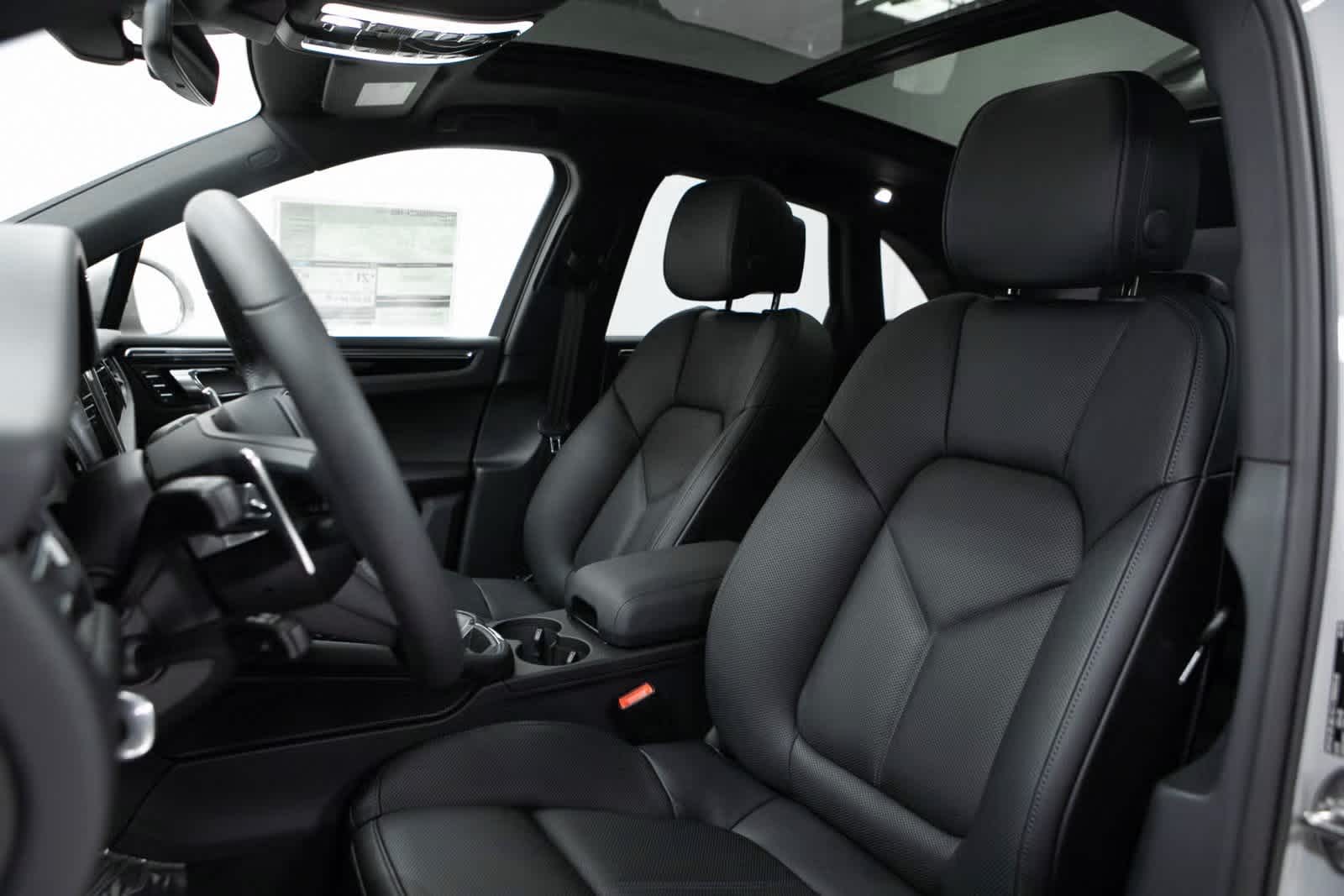 Thumbnail: 2025 Porsche Macan - 5