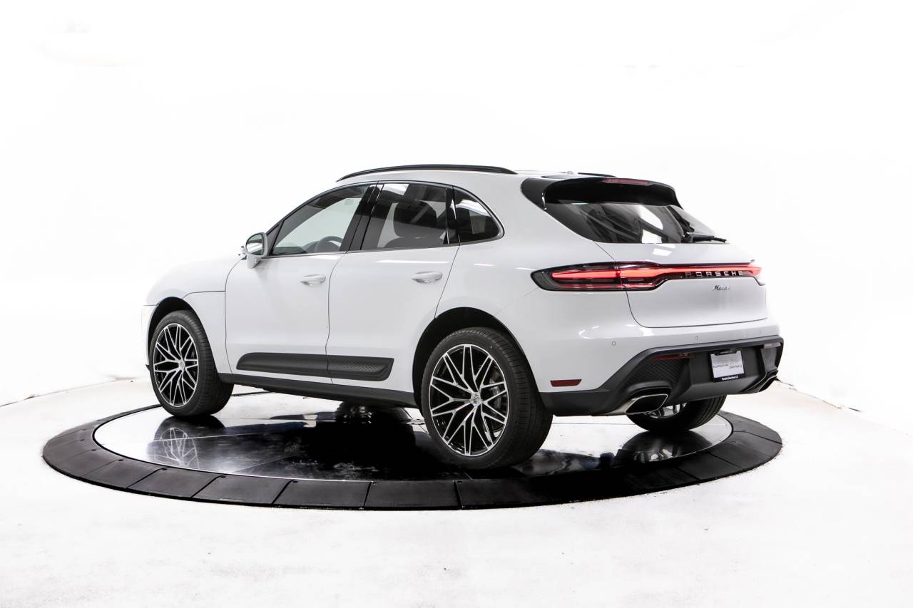 2026 Porsche Macan T photo 3