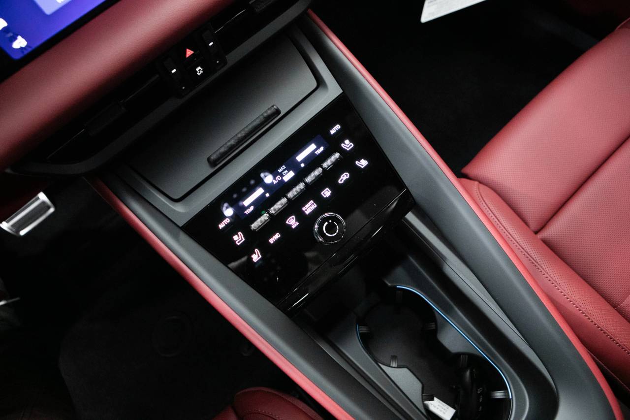 Thumbnail: 2026 Porsche Macan - 29