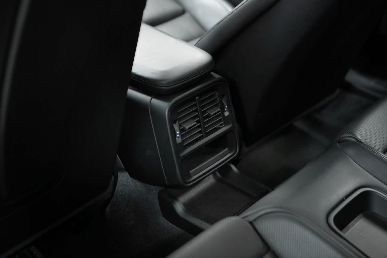 Thumbnail: 2022 Porsche Taycan - 29