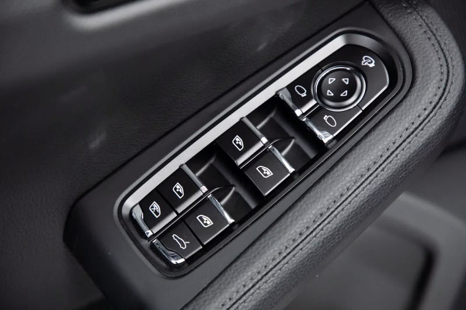 Thumbnail: 2025 Porsche Macan - 19