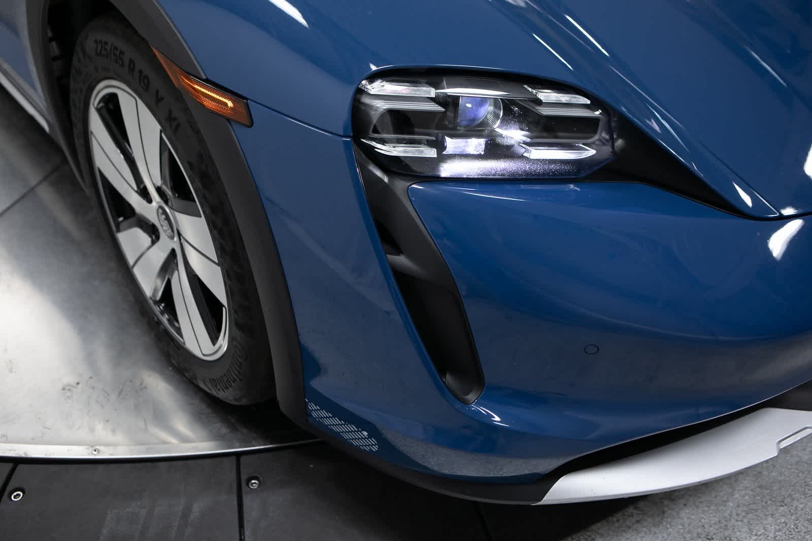 Thumbnail: 2023 Porsche Taycan - 12