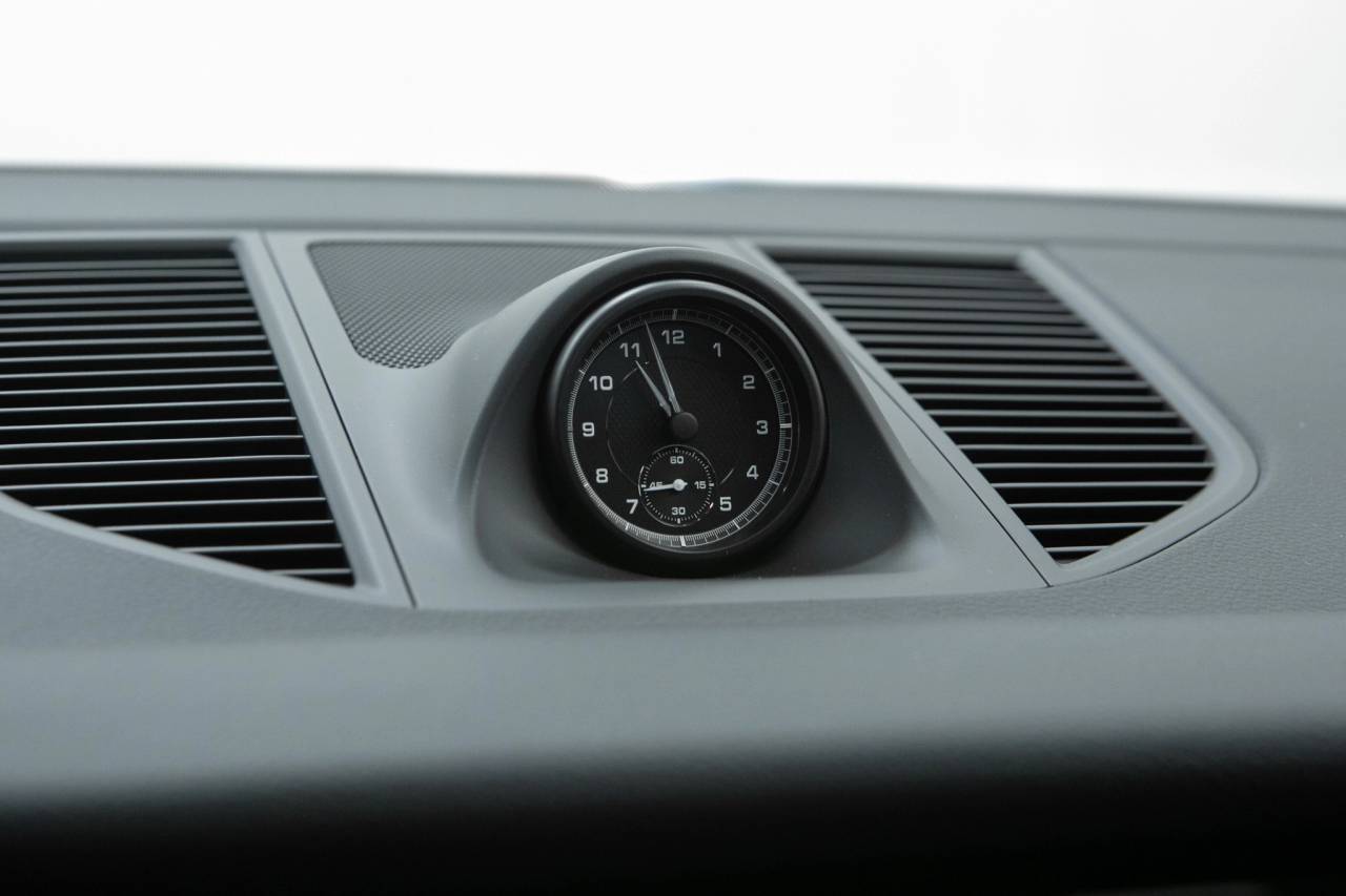 Thumbnail: 2026 Porsche Macan - 30