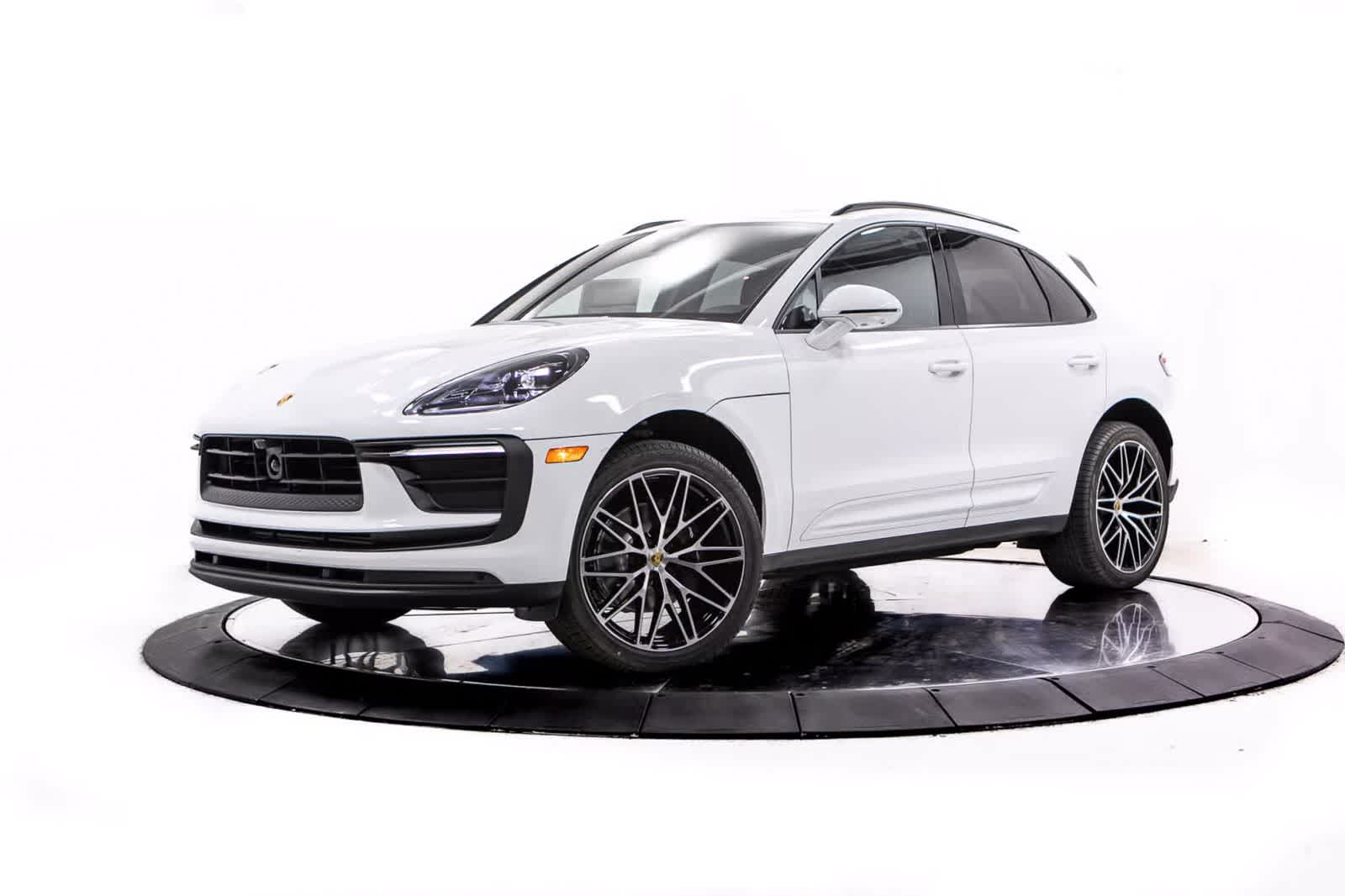 Thumbnail: 2026 Porsche Macan - 1