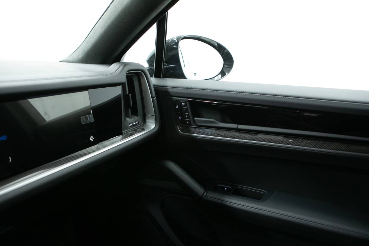 Thumbnail: 2025 Porsche  - 32