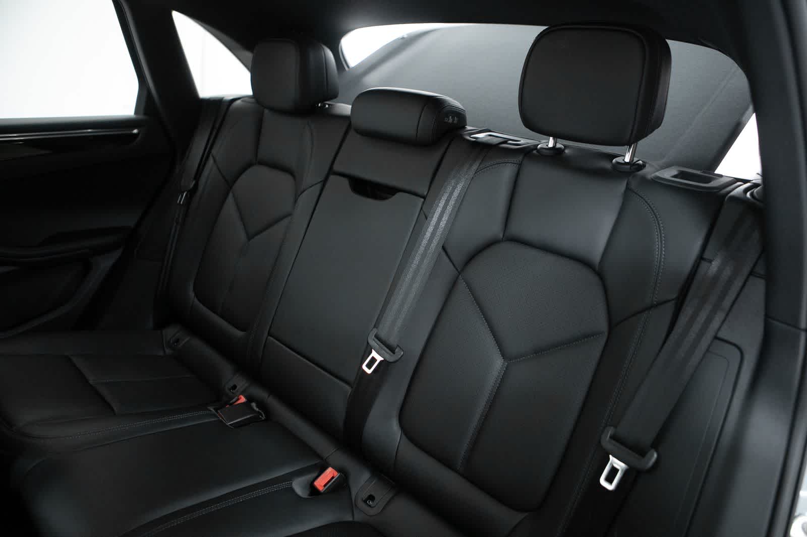 Thumbnail: 2026 Porsche Macan - 37