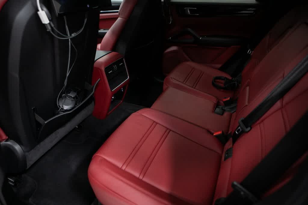 Thumbnail: 2022 Porsche Cayenne - 33