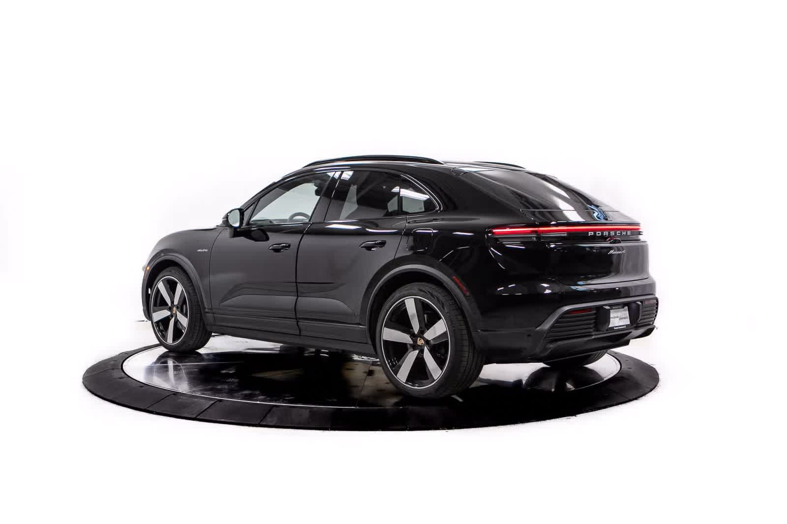 Thumbnail: 2025 Porsche Macan - 3