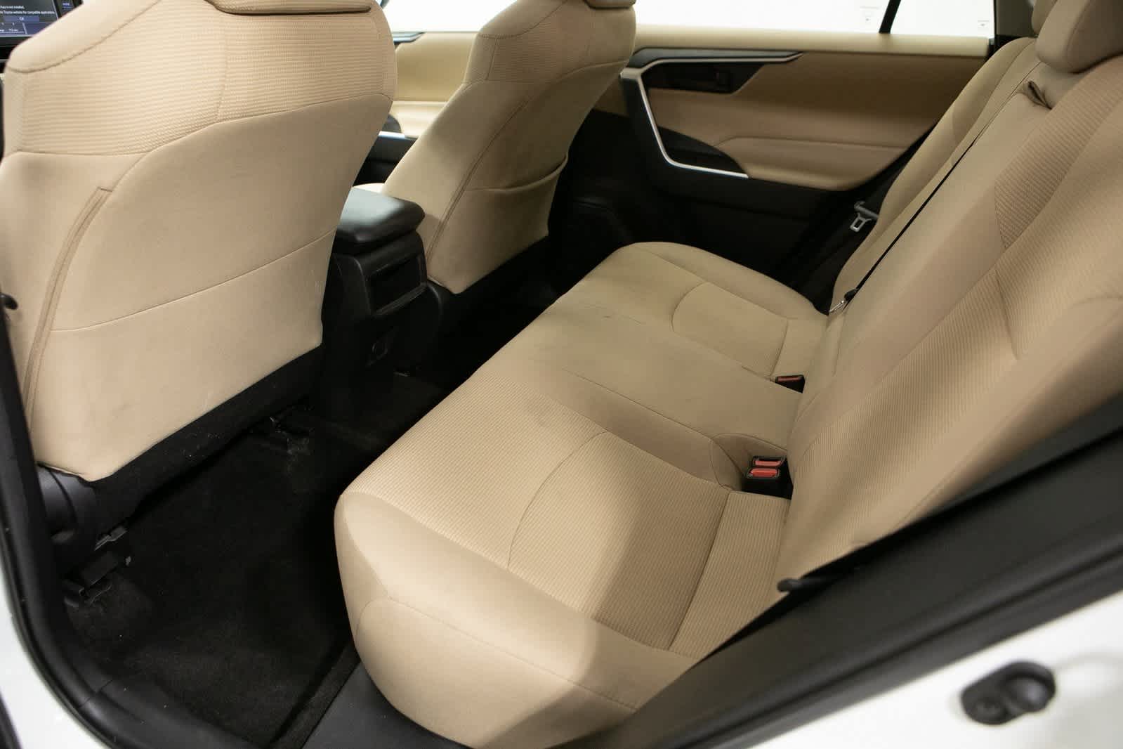 Thumbnail: 2021 Toyota RAV4 - 23