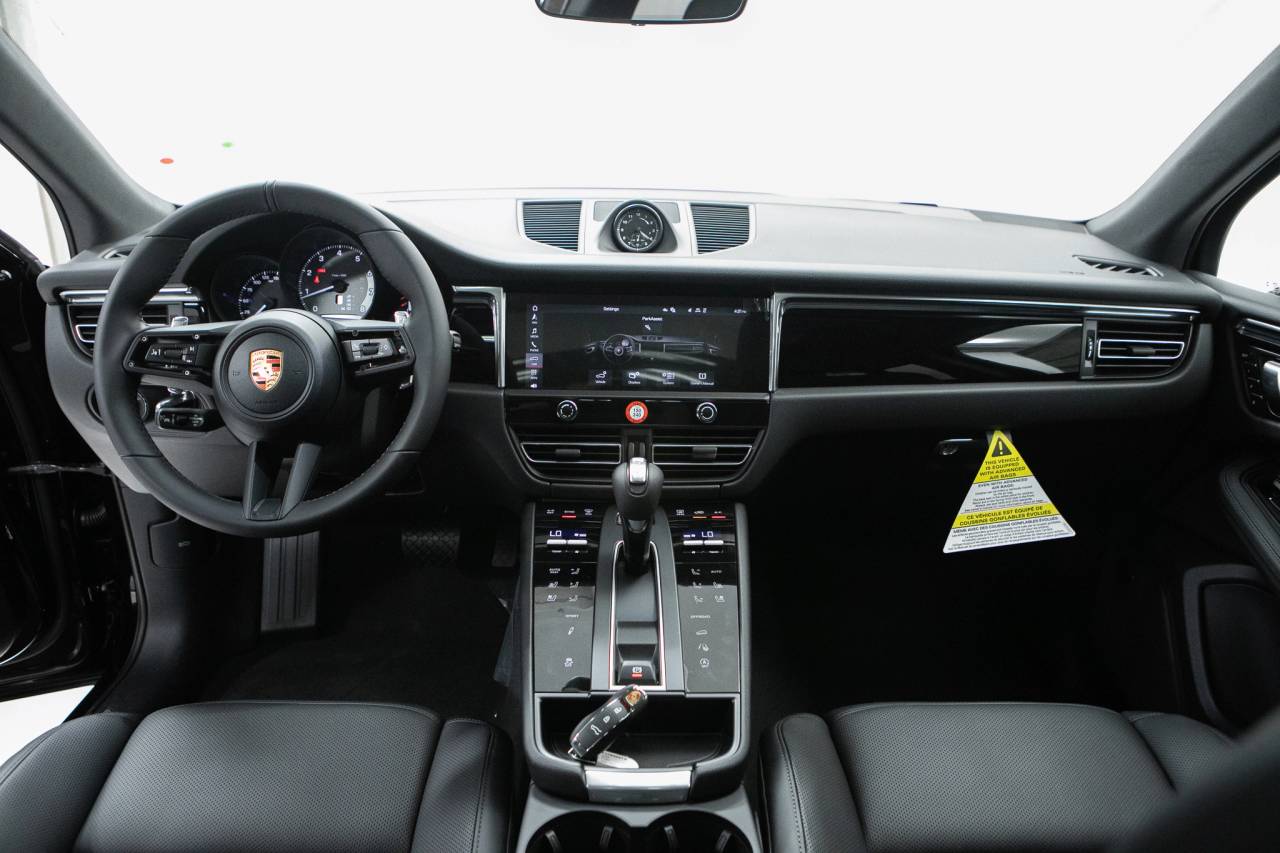 Thumbnail: 2026 Porsche Macan - 20