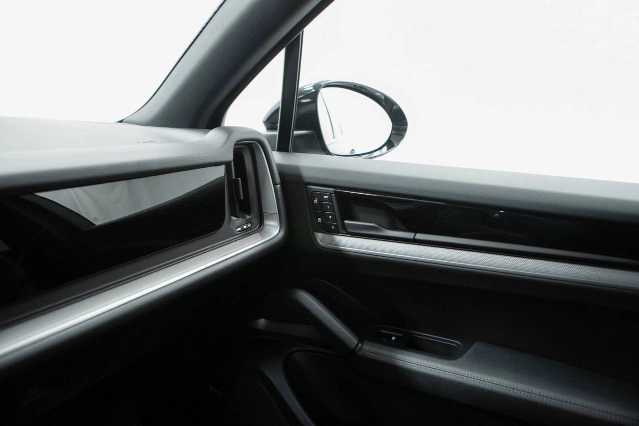 Thumbnail: 2026 Porsche Cayenne - 30