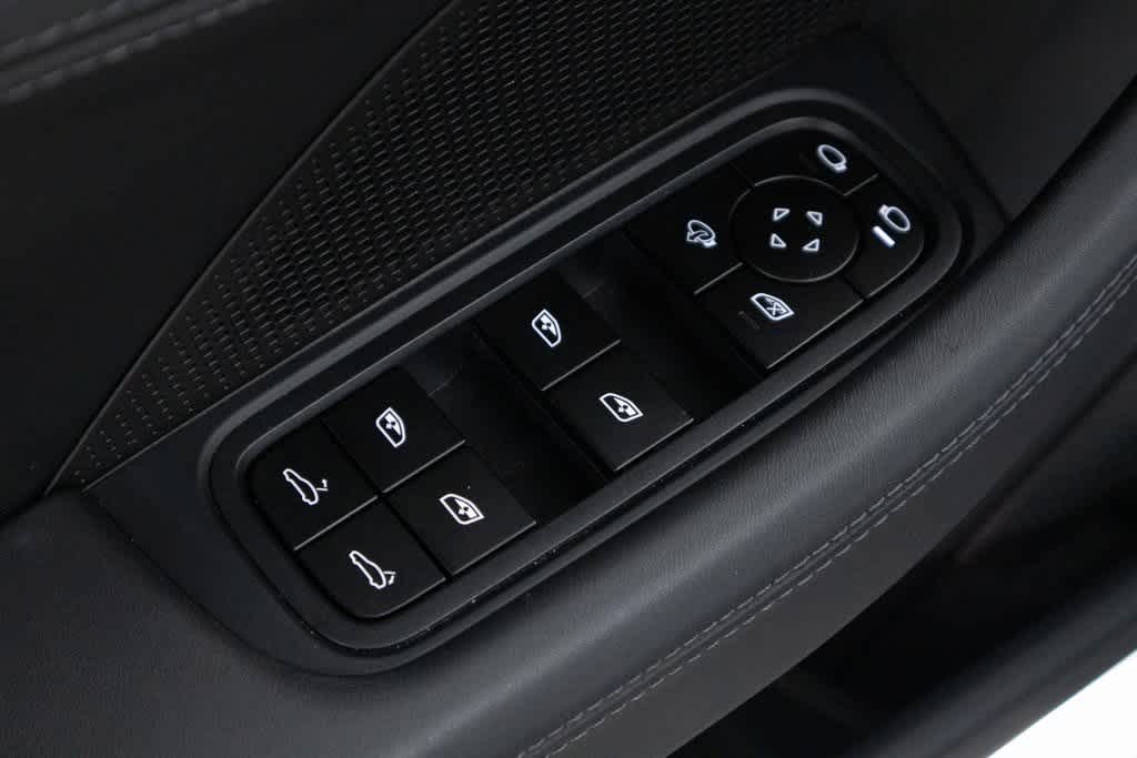 Thumbnail: 2024 Porsche Panamera - 18