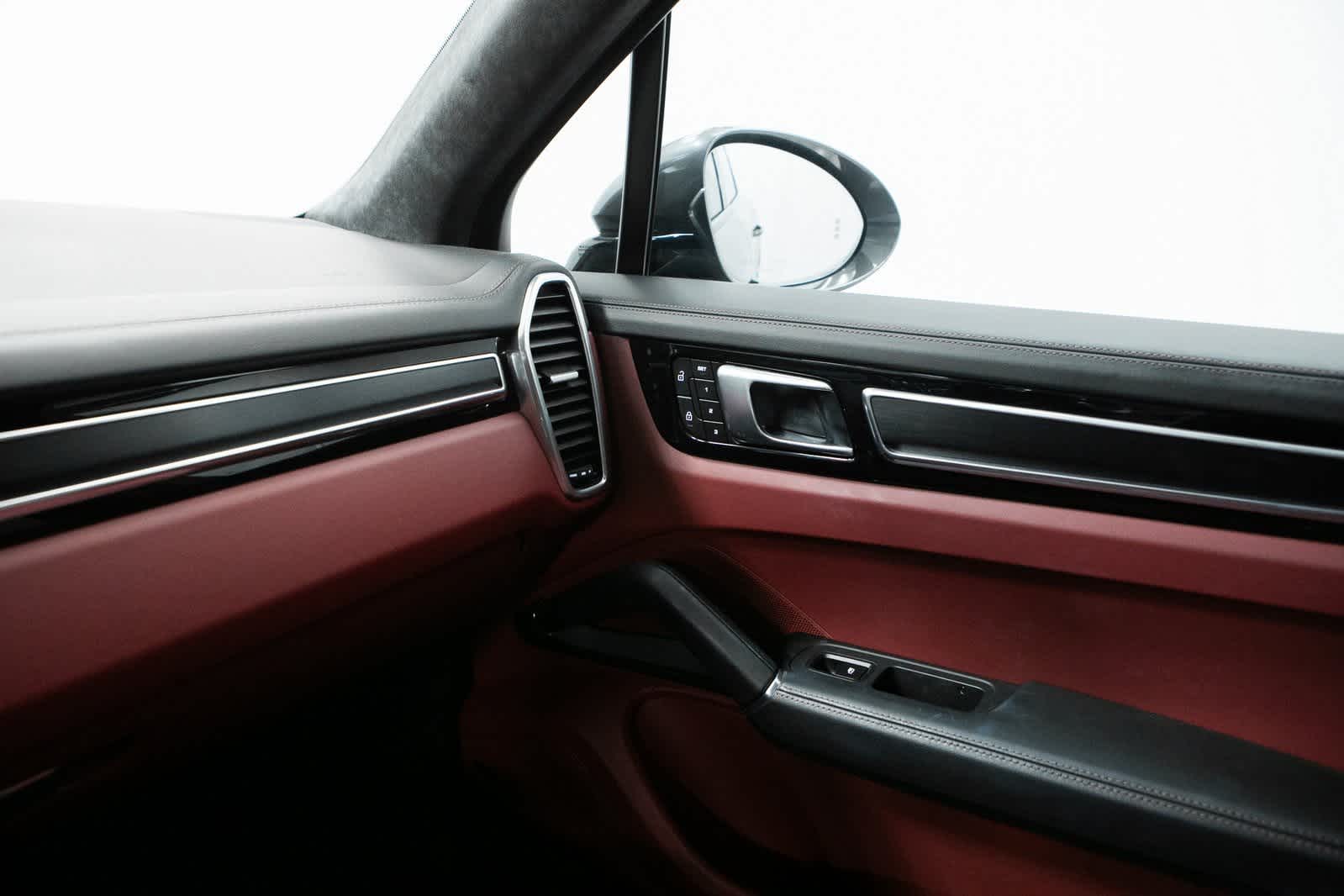 Thumbnail: 2023 Porsche Cayenne - 24