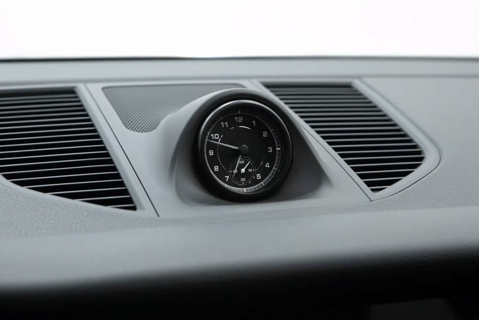 Thumbnail: 2025 Porsche Macan - 25